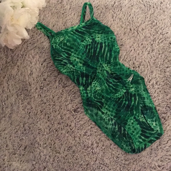 High cut one piece speedo - Picture 3 of 6